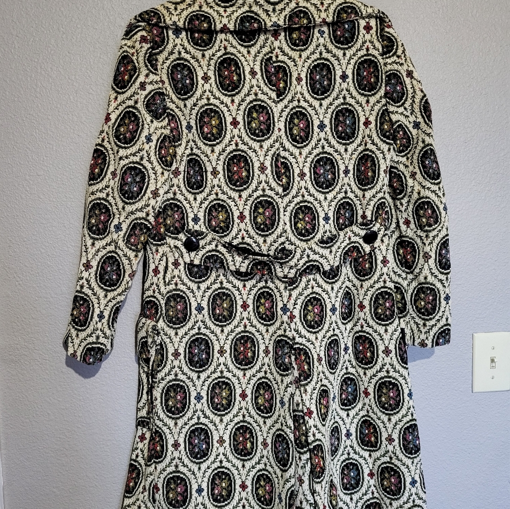 Vintage Paisley Patterned Coat with Black Buttons Size Large - Picture 10 of 12